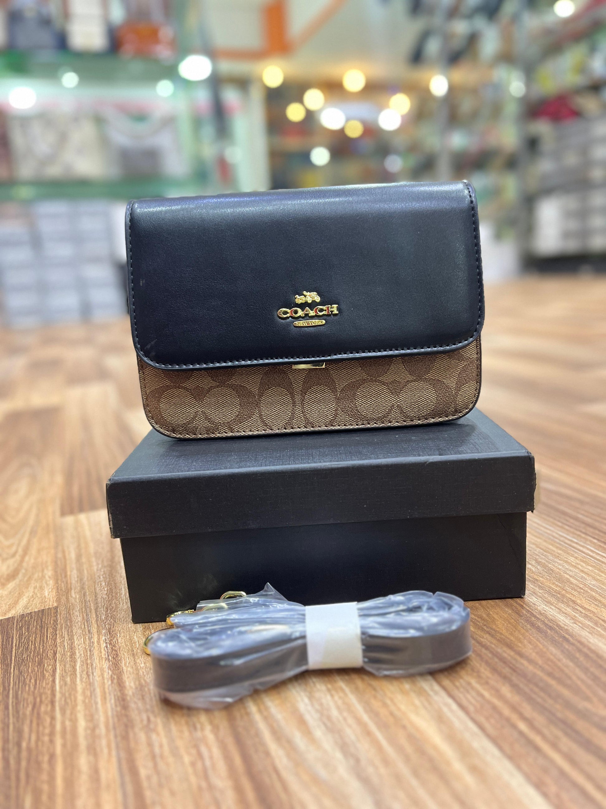 COACH BRYNN SHOULDER BAG IN SIGNATURE CANVAS