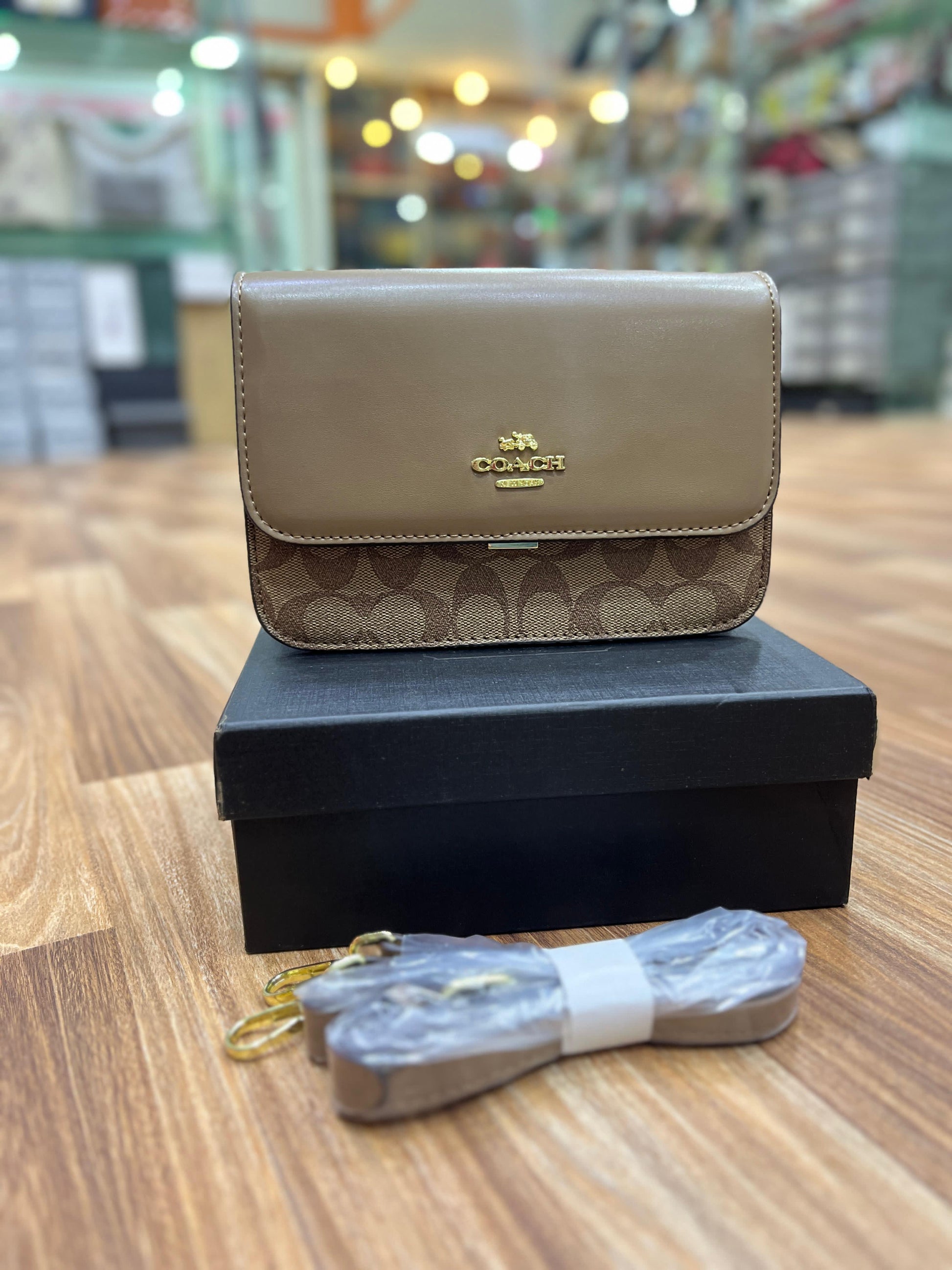 COACH BRYNN SHOULDER BAG IN SIGNATURE CANVAS