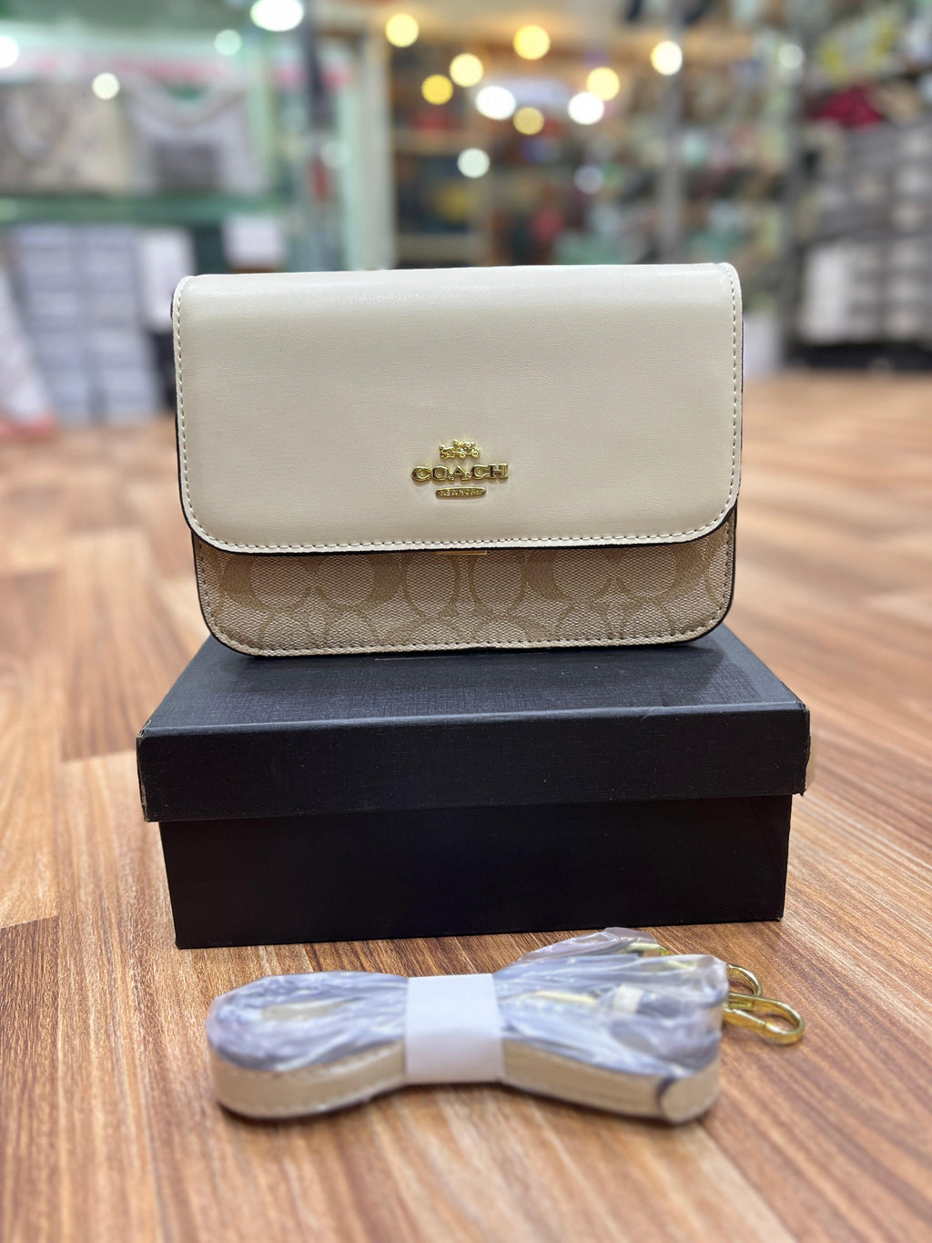 COACH BRYNN SHOULDER BAG IN SIGNATURE CANVAS