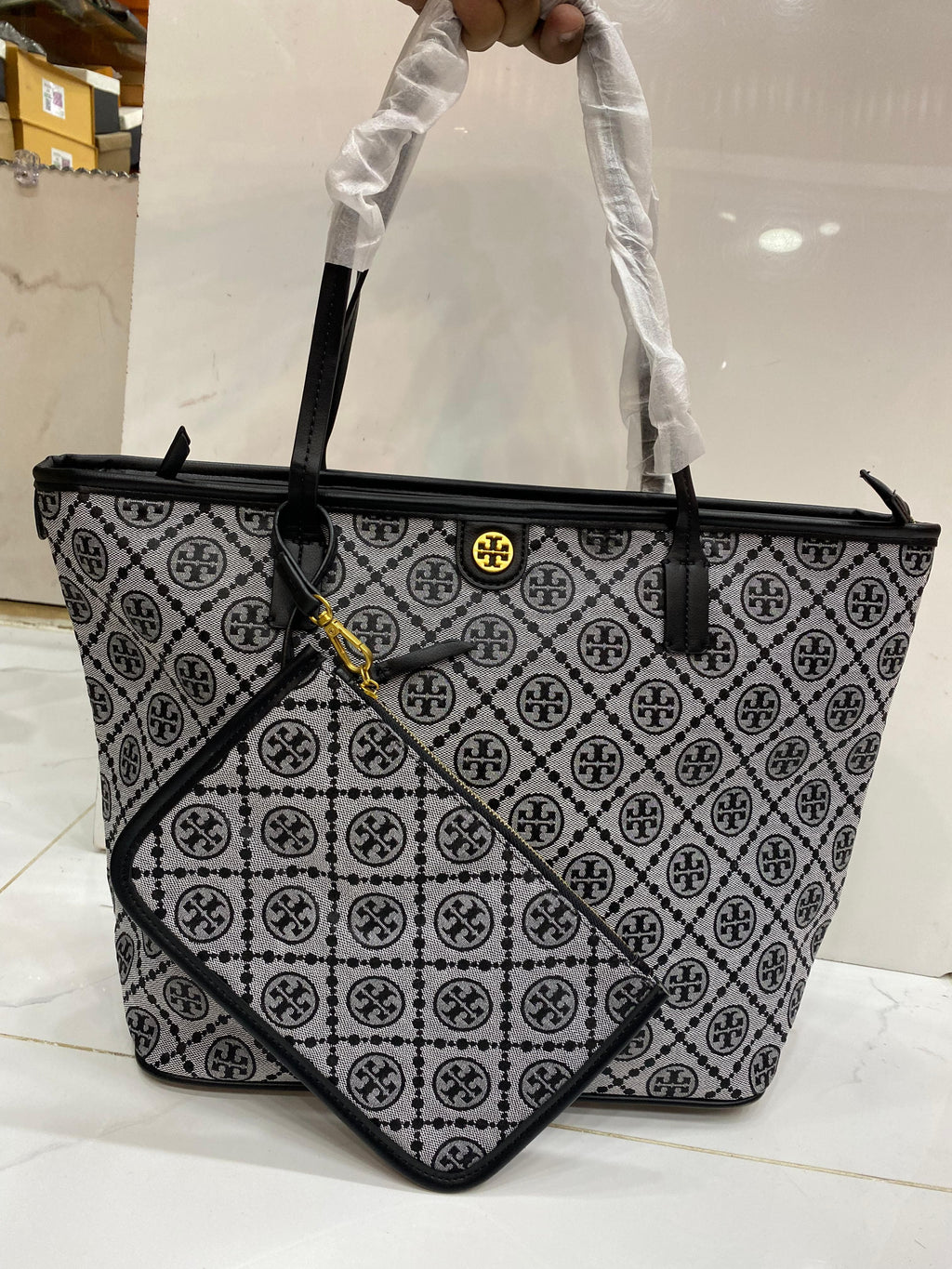 T Monogram Zip Tote Tory Navy - Stylish & Luxury Designer Tote Bag