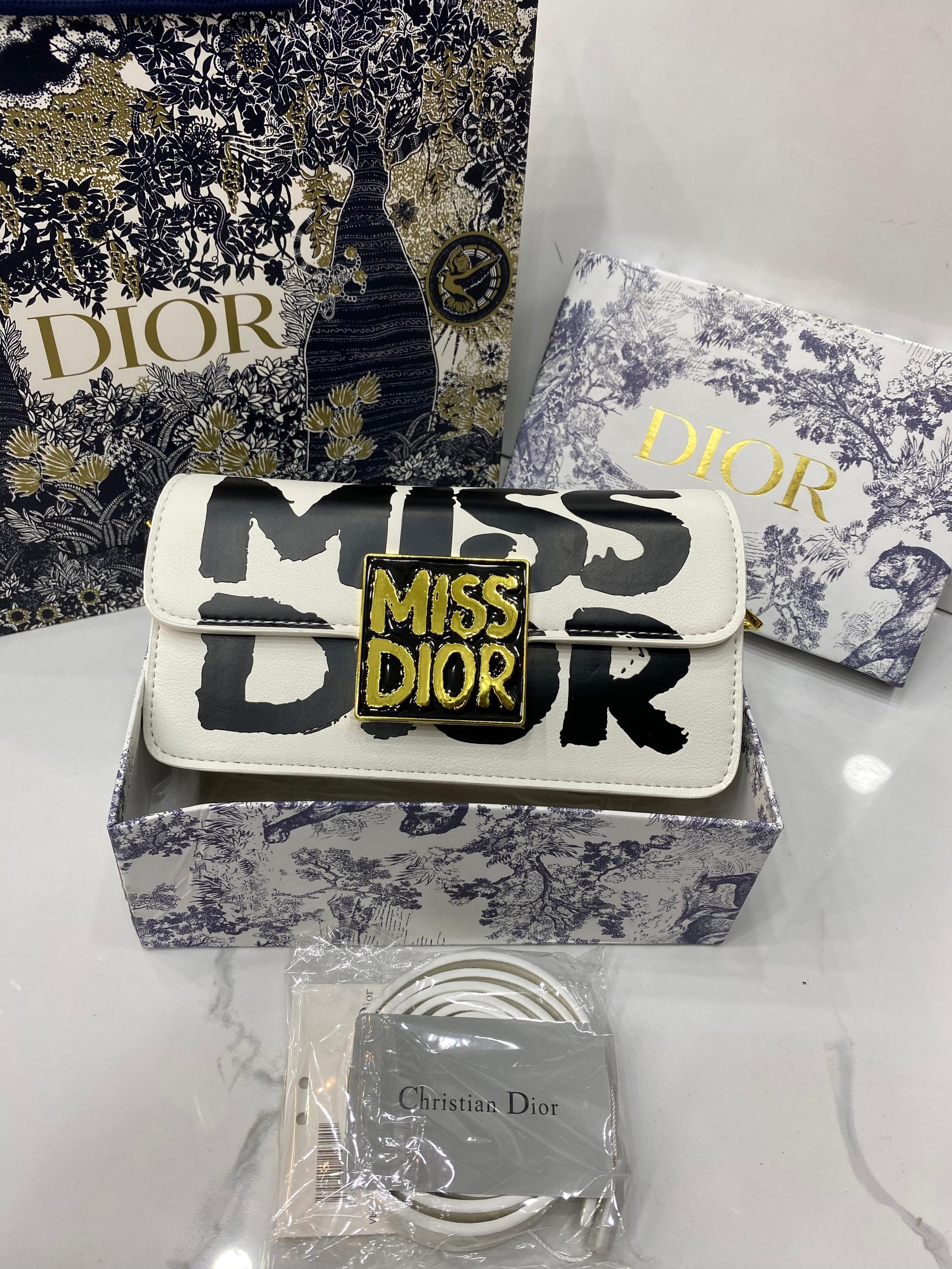 MISS DIOR