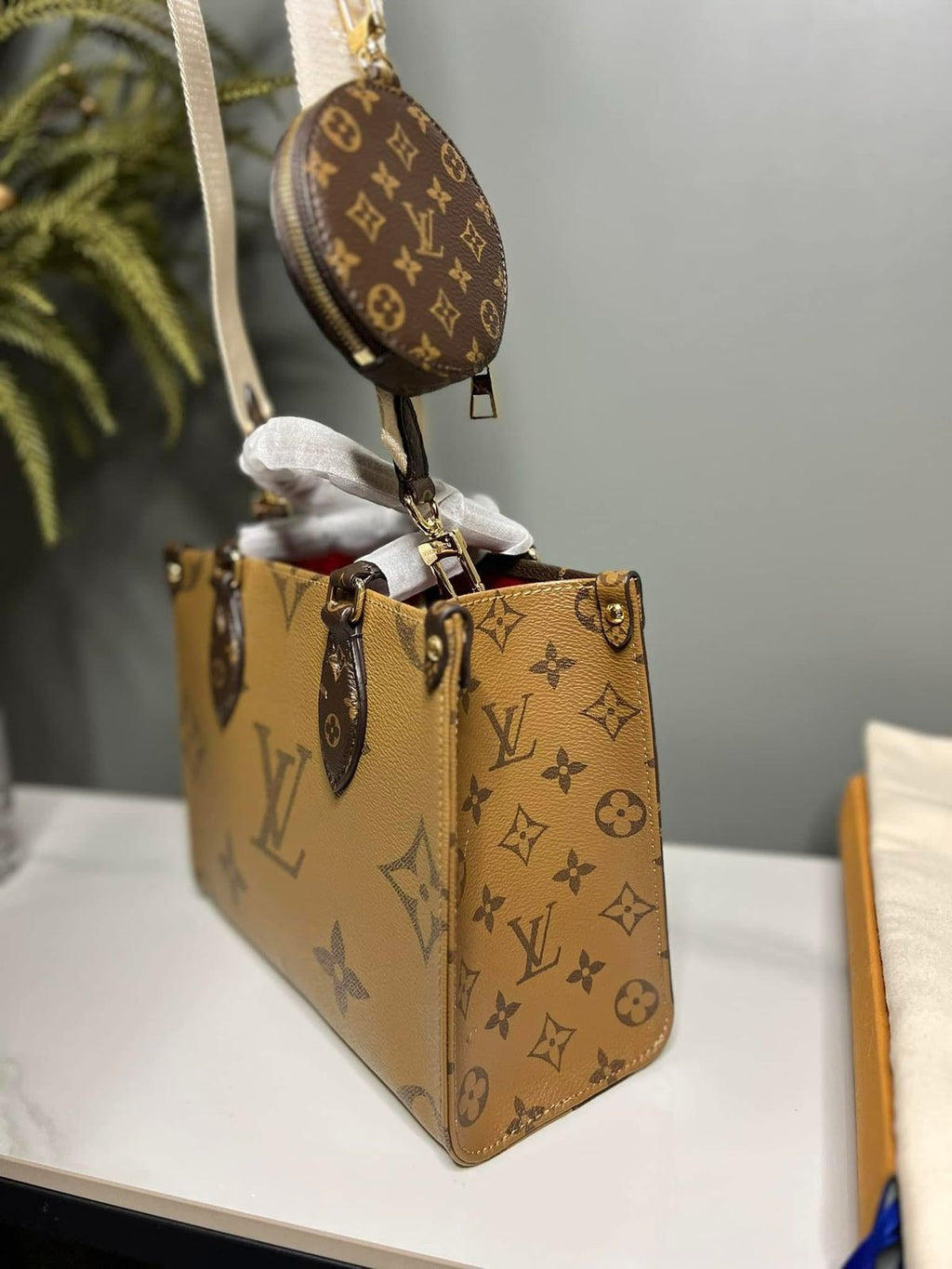 Lv On The Go Small