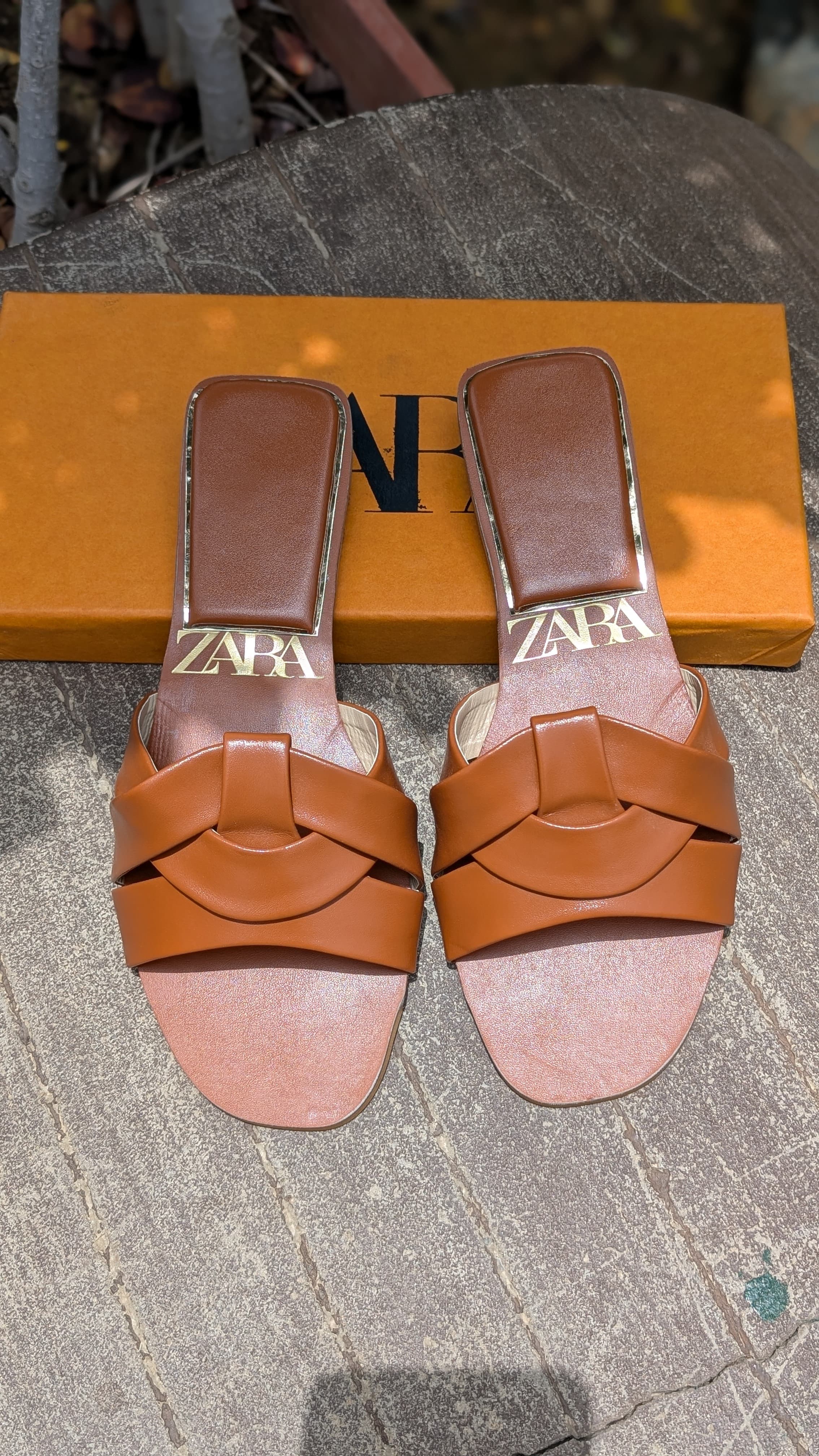 ZARA BASIC SLIPPERS