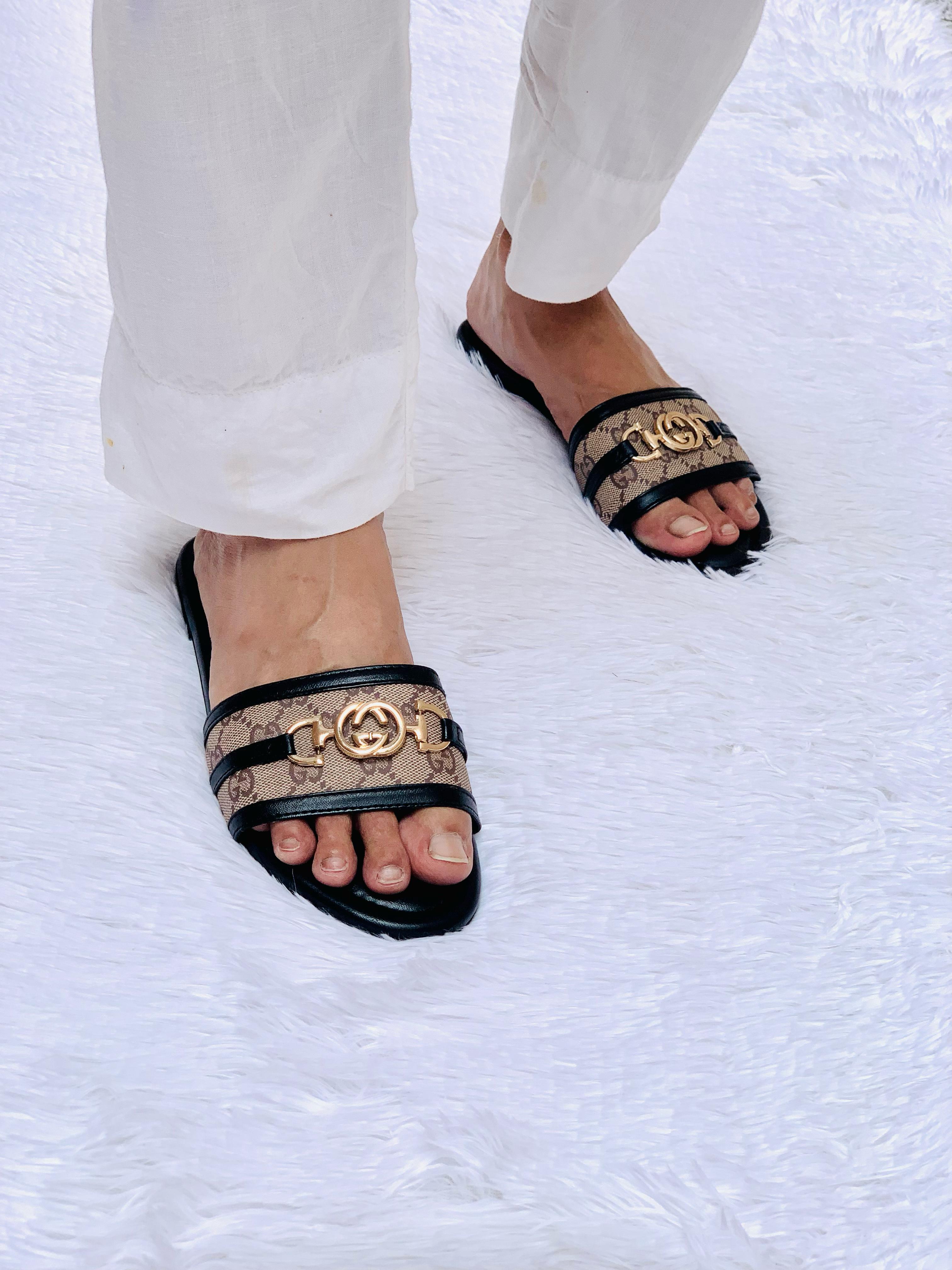 GUCCI FLAT SLIPPERS