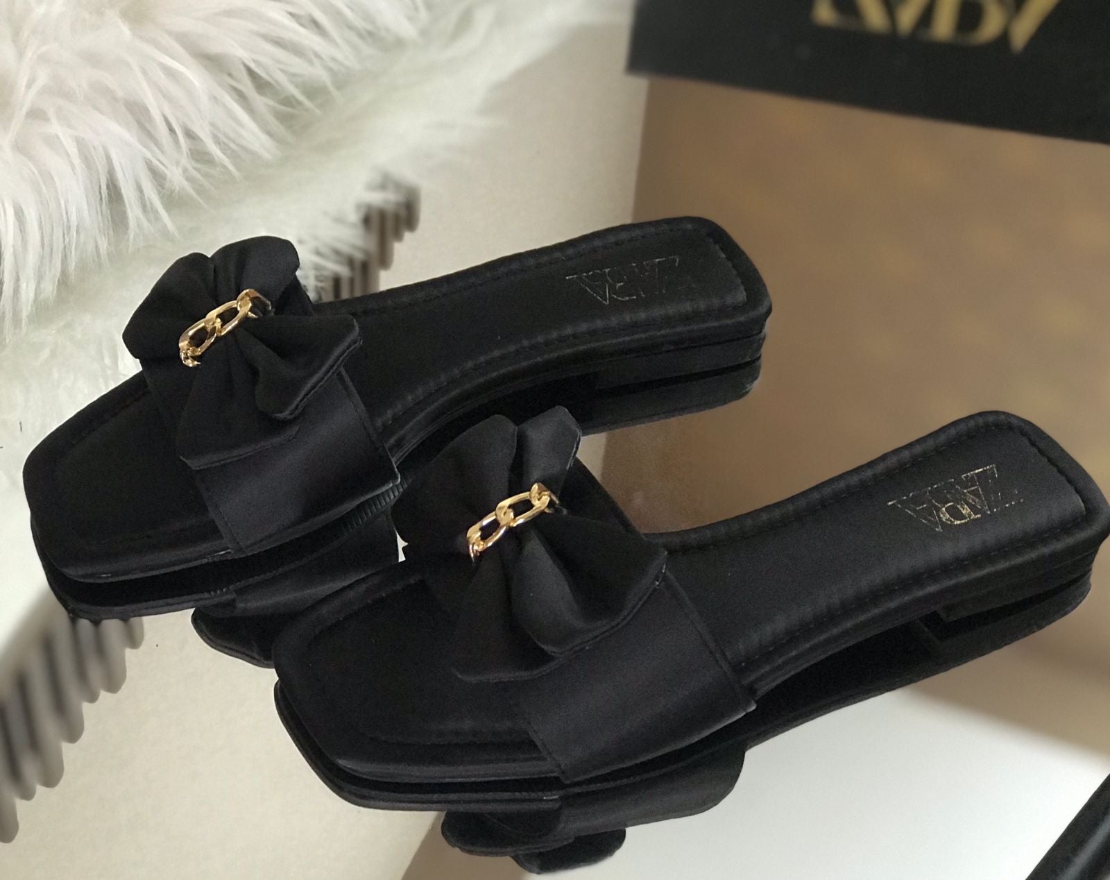 ZARA-BOW FLAT