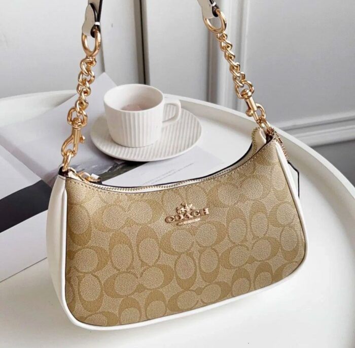 COACH SHOULDER BAG IN SIGNATURE CANVAS