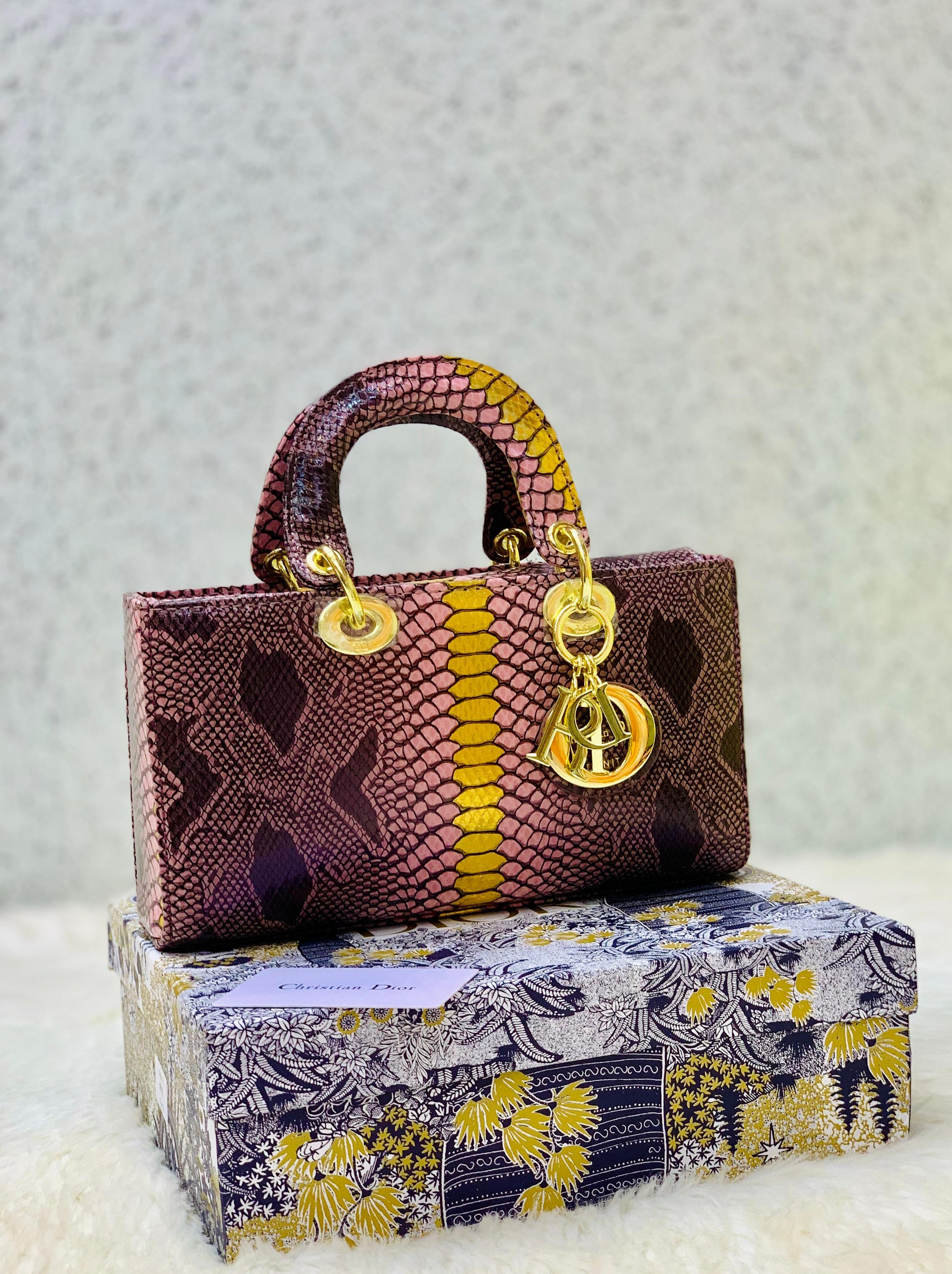 CHRISTIAN DIOR HAND BAG