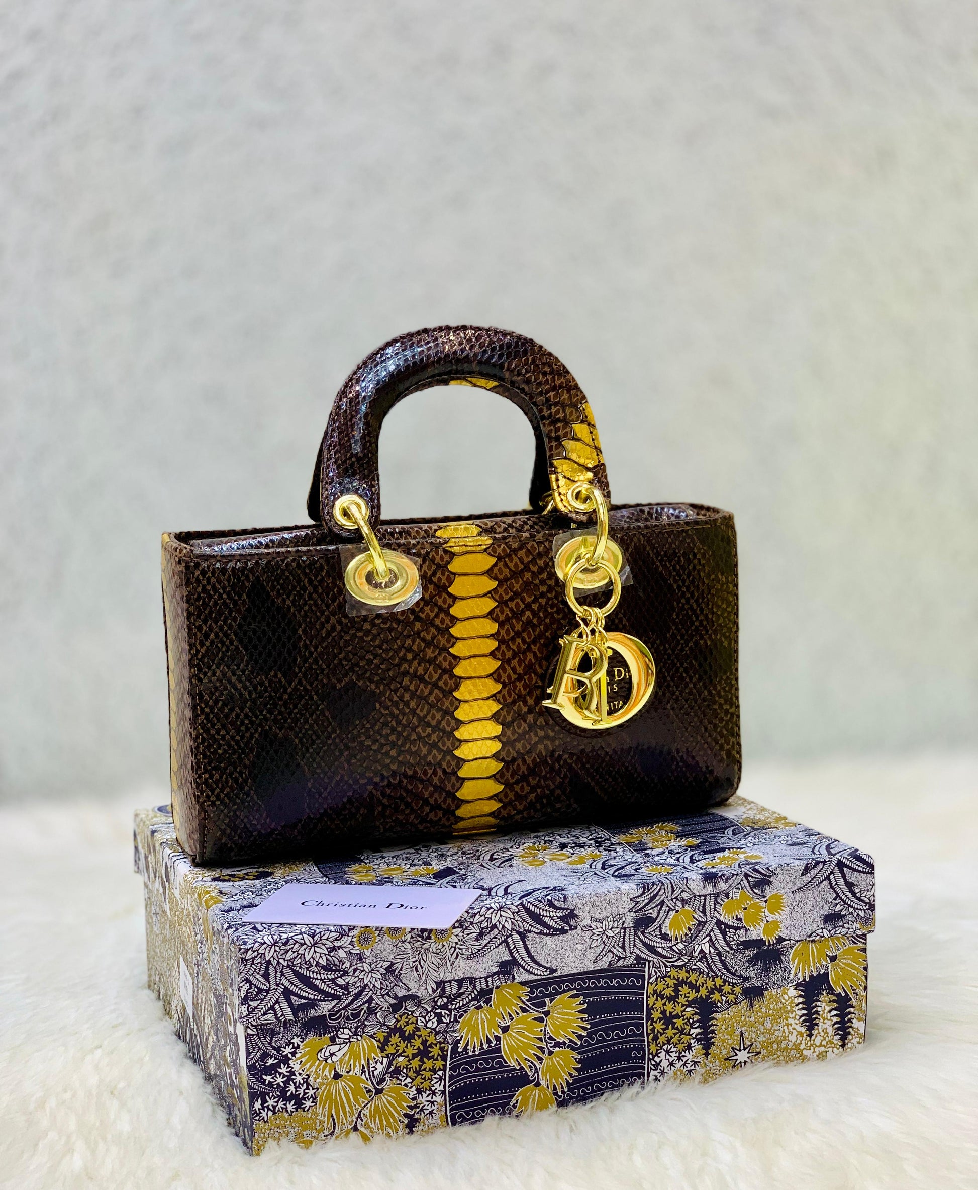 CHRISTIAN DIOR HAND BAG