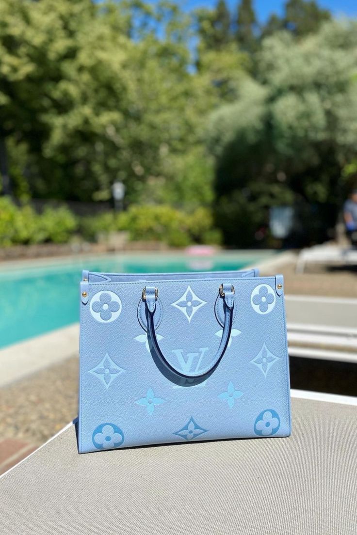 LOUIS VUITTON TOTE PREMIUM BAG