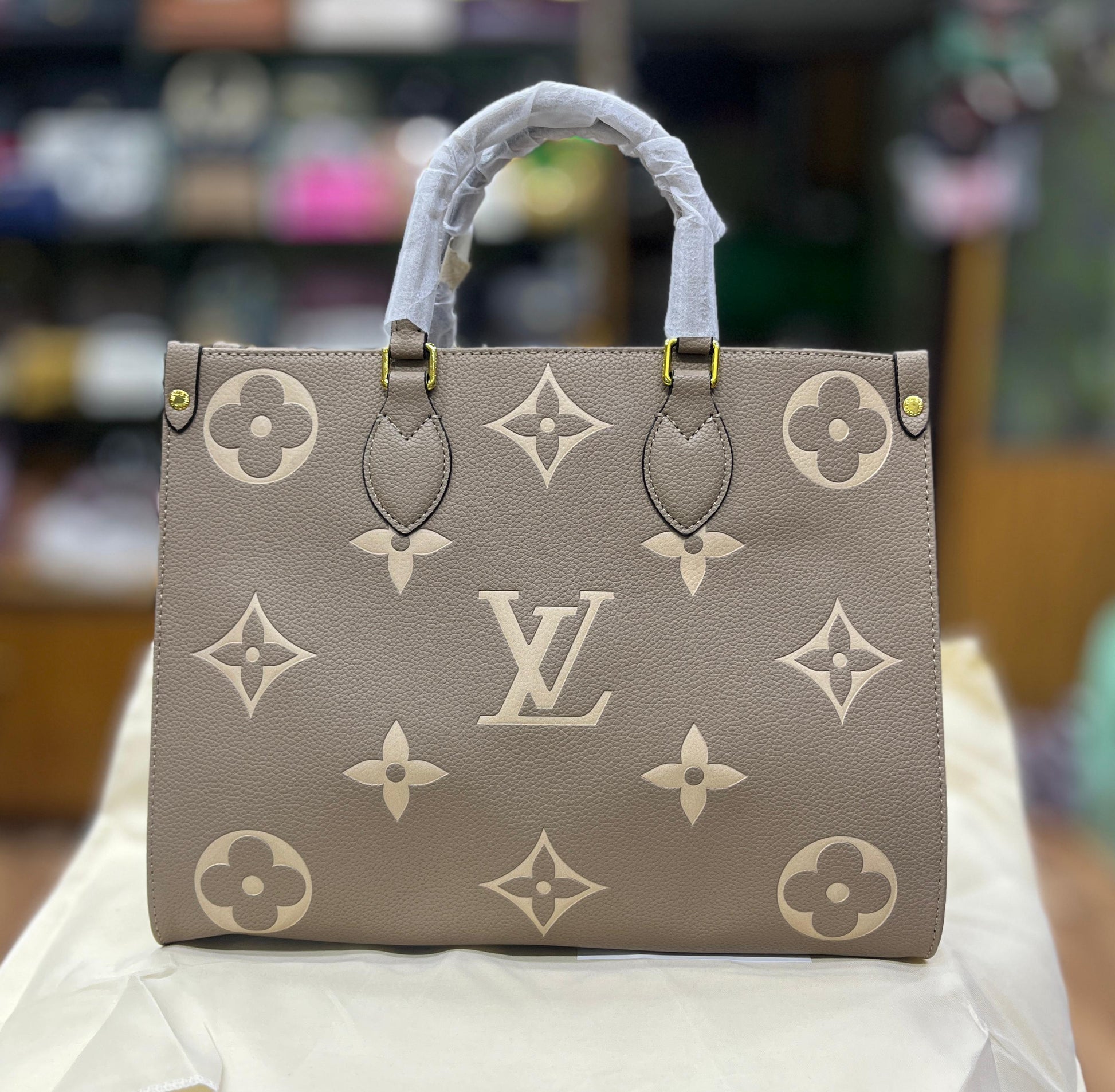 LOUIS VUITTON TOTE PREMIUM BAG