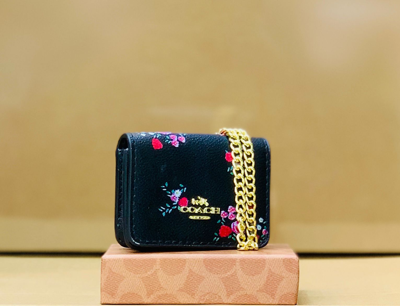 COACH MINI HAND BAG