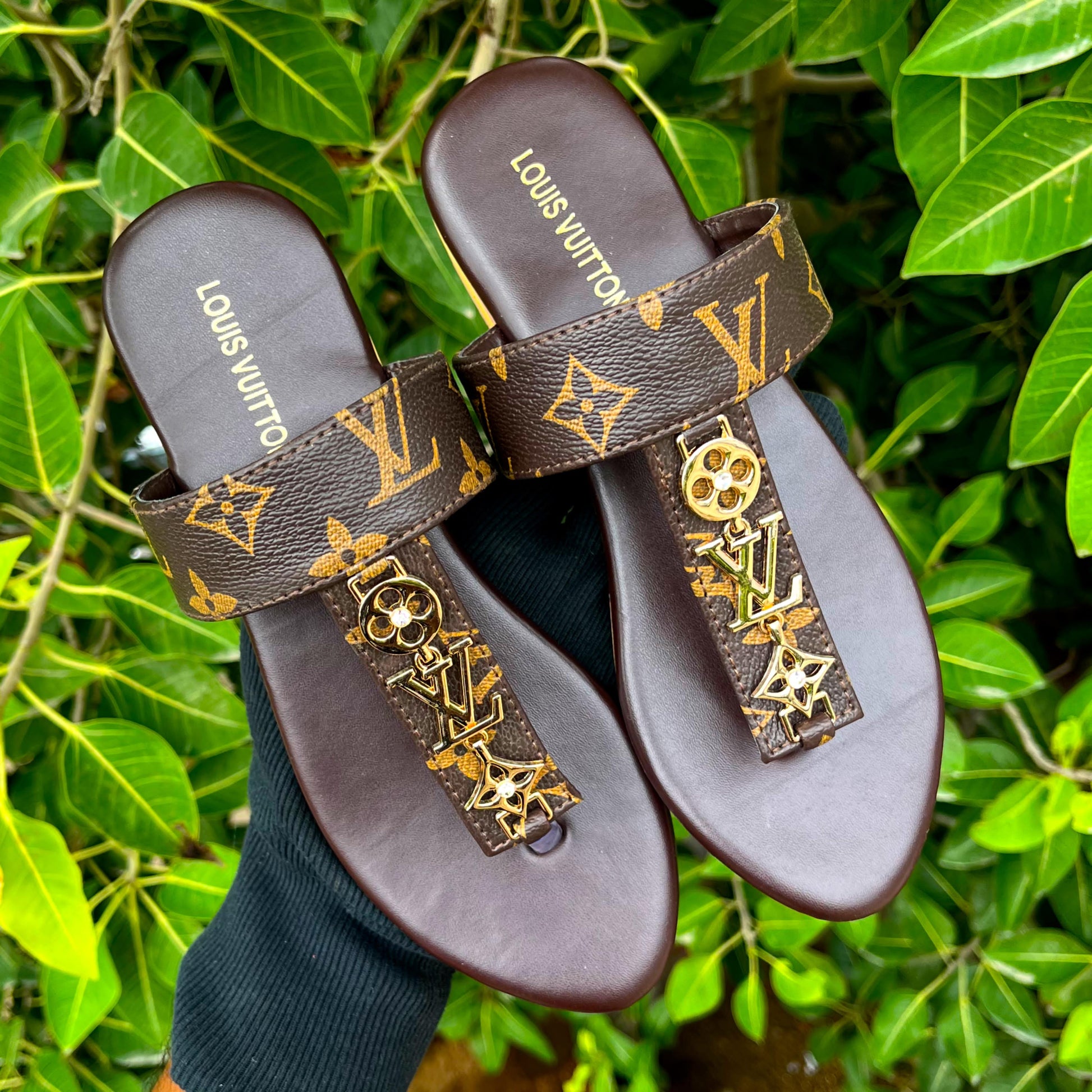 LOUIS VUITTON FLAT