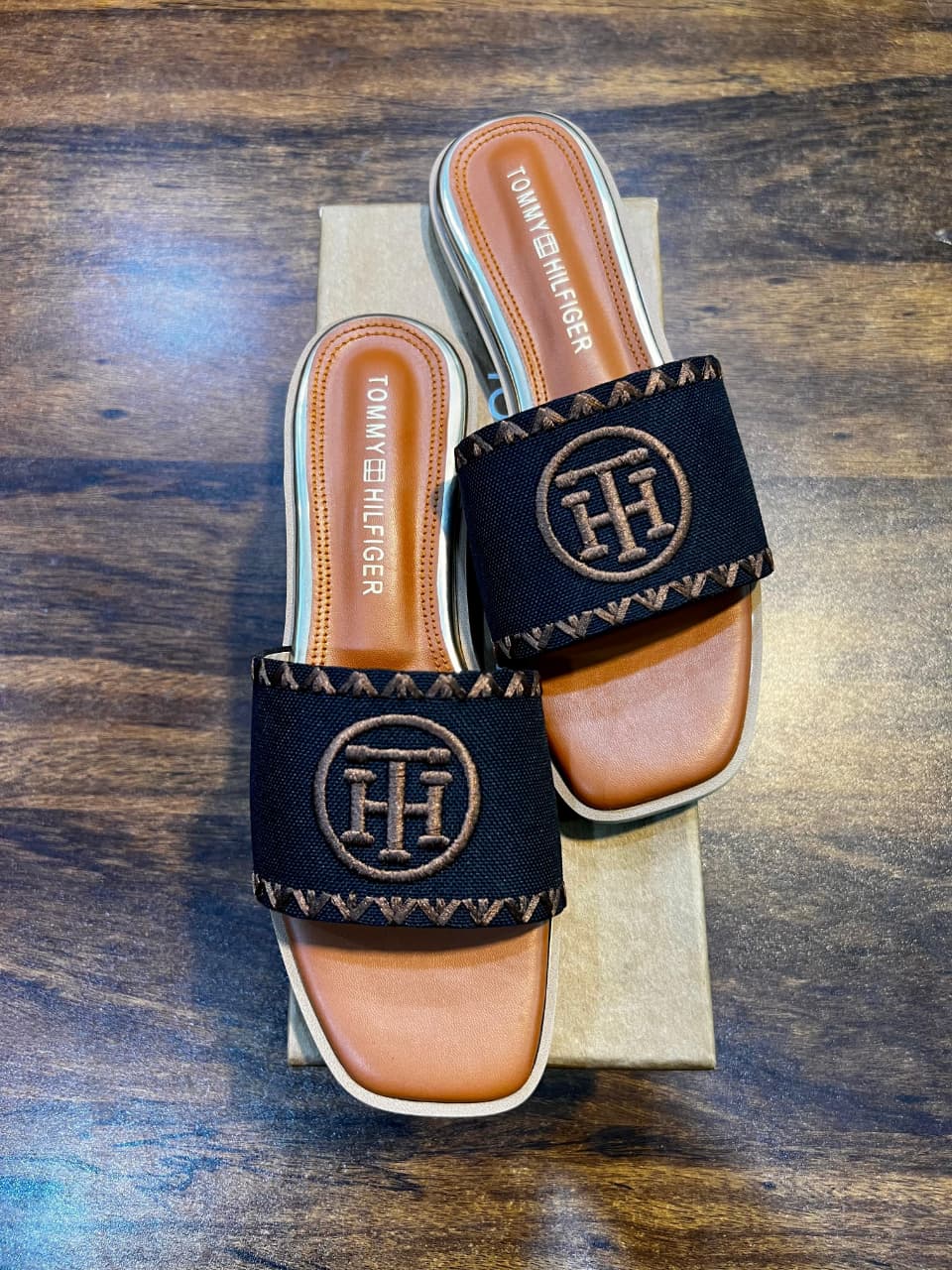 TOMMY HILFIGER SLIPPER