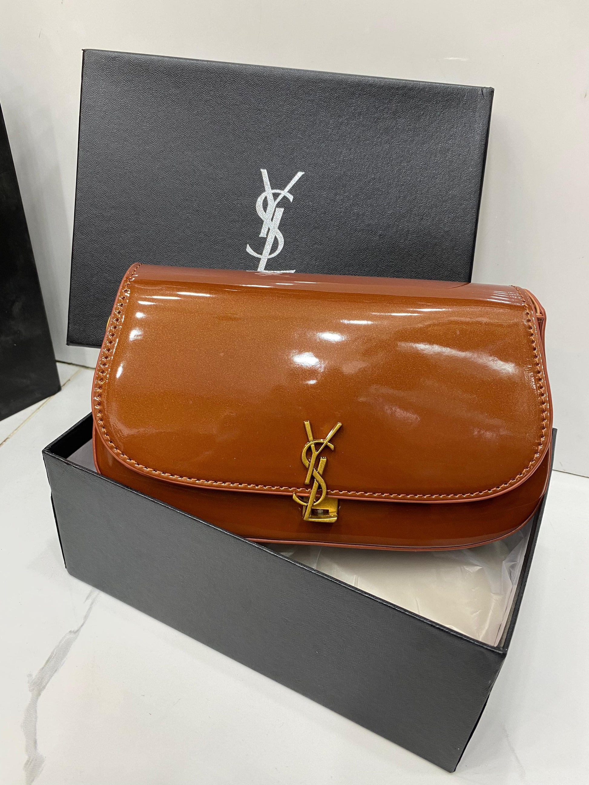 YSL  SAINT LAURENT ENVELOP BAG SHINE  MATERIAL GOLD